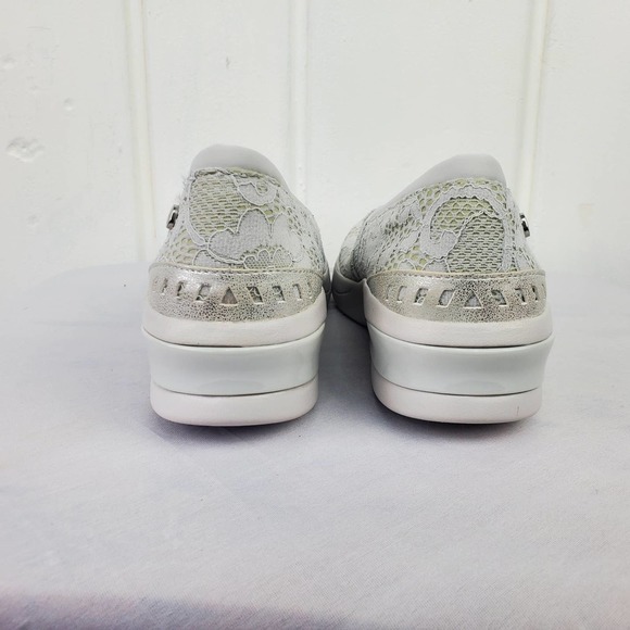 Bzees Flirty Gray Lace Slip On Cushioned Sneakers Women's Size 6M - Picture 5 of 11